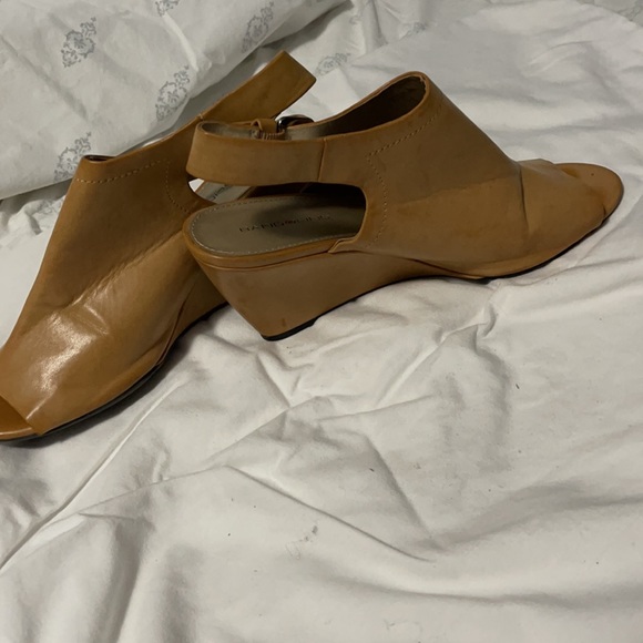 Bandolino wedge shoe. - Picture 2 of 3